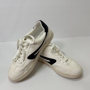 Dolce Vita Women's Sneakers in Cream and Black